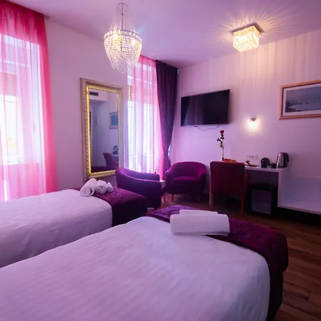 Center Luxury 3 Split