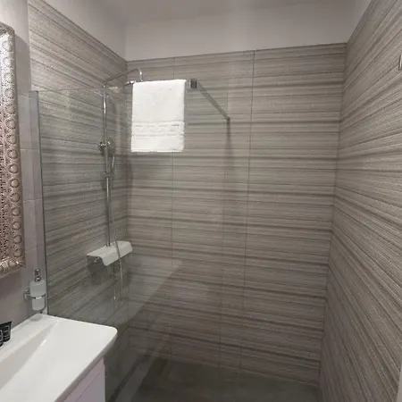 Center Luxury 3 게스트하우스